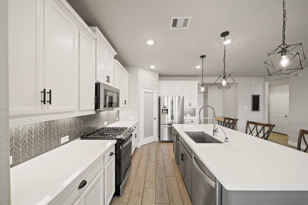 Soft-close drawers. Full mosaic backsplash. Under-cab lighting. You didn’t come to play — and neither did this kitchen. It’s here to help you live your Pinterest life in real time.
