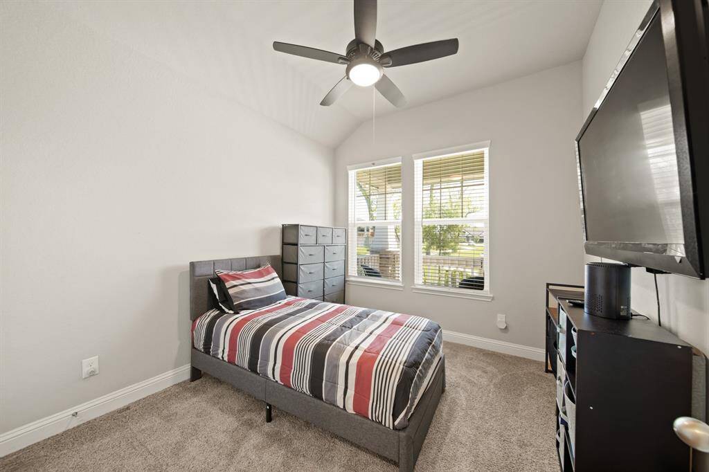It’s cozy, it’s bright, and it’s calling out for your favorite guest (or your in-home office goals). Use it for sleep, work, hobbies — whatever you want. This room’s like, “I’m just happy to be included.”