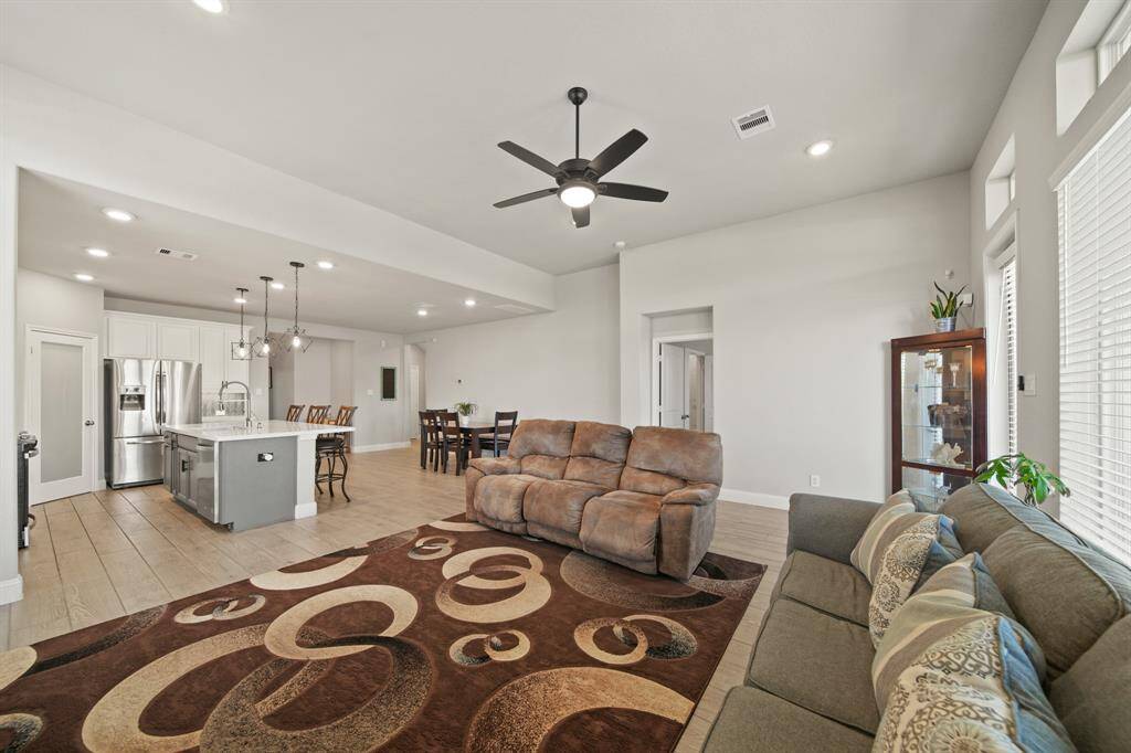 This layout is what HGTV dreams are made of. You can be cooking, vibing, hosting, or parenting — all in one big, beautiful space. No walls = no FOMO. Also known as: Fear Of Missing Out.