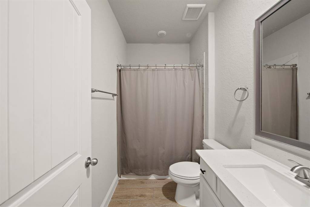 No sharing required. This upstairs bath is giving boutique-hotel vibes with that framed mirror and sleek finishes. Your guests might actually stay longer (you’ve been warned).