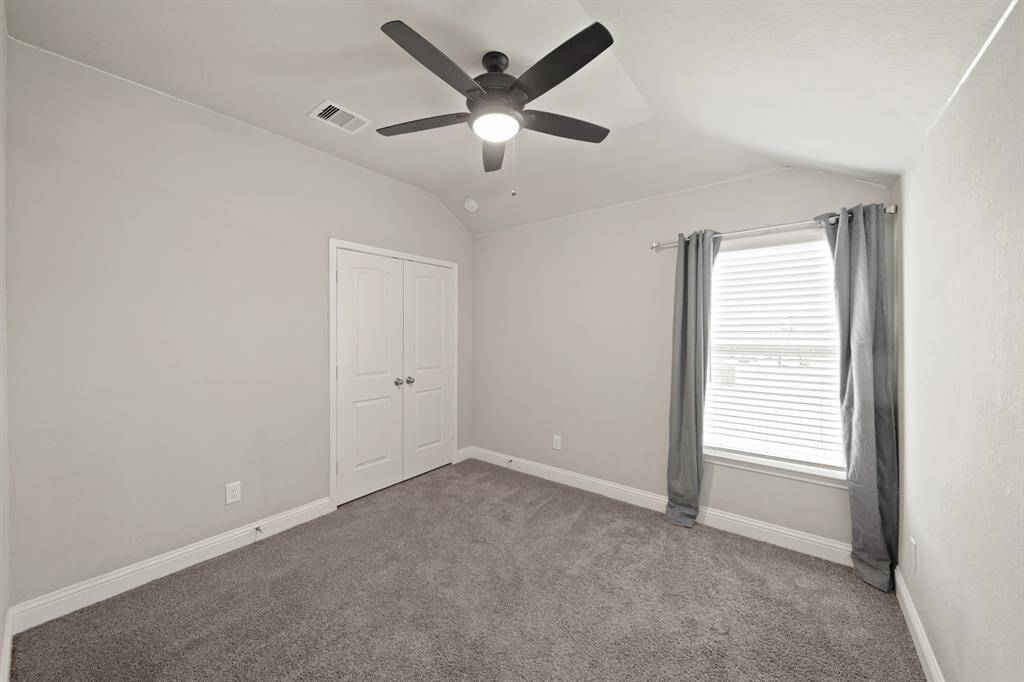 It’s cozy, it’s bright, and it’s calling out for your favorite guest (or your in-home office goals). Use it for sleep, work, hobbies — whatever you want. This room’s like, “I’m just happy to be included.”