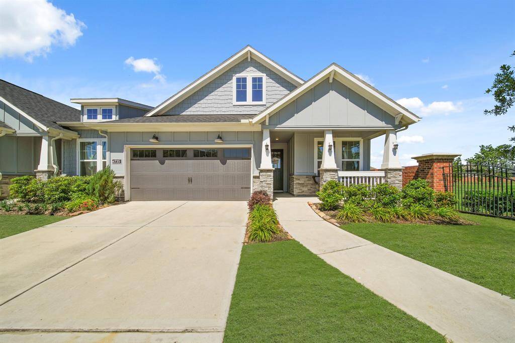 This isn’t just a house — it’s a statement. The wide driveway, those clean lines, and that sweet little porch say, “You belong here.” And yes, your delivery driver will probably compliment it too.