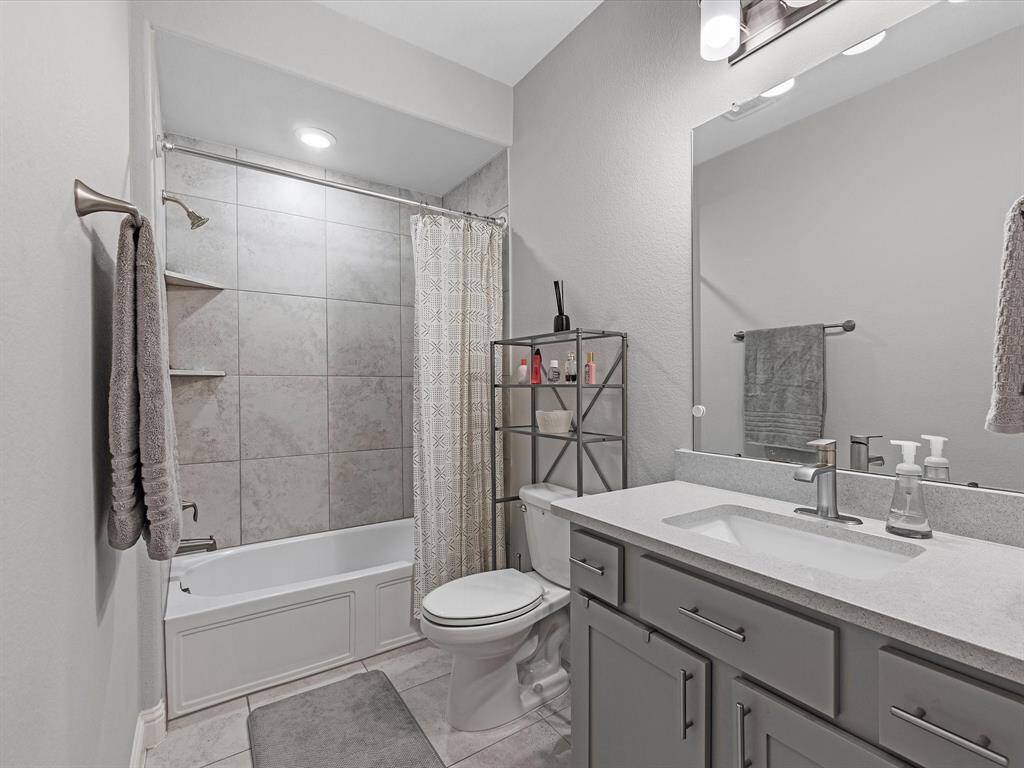 Ensuite for 1st floor bedroom.