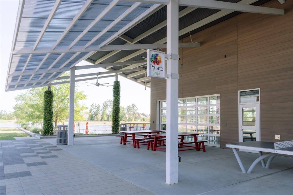 Grab a coffee or bite to eat at The Palate Café, a cozy on-site spot perfect for casual meetups, remote work, or weekend treats with the family.