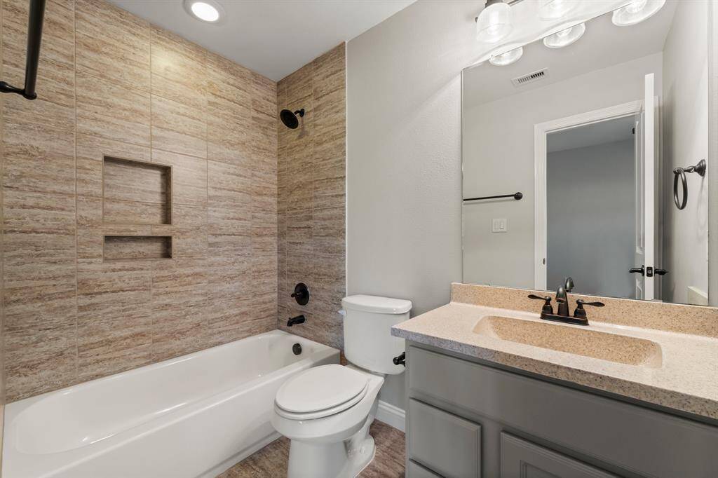 Upstairs Secondary Bathroom
