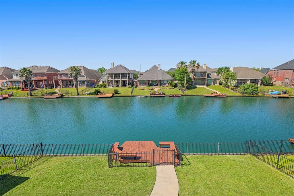 With NO BACK NEIGHBORS, you have your very own private oasis.