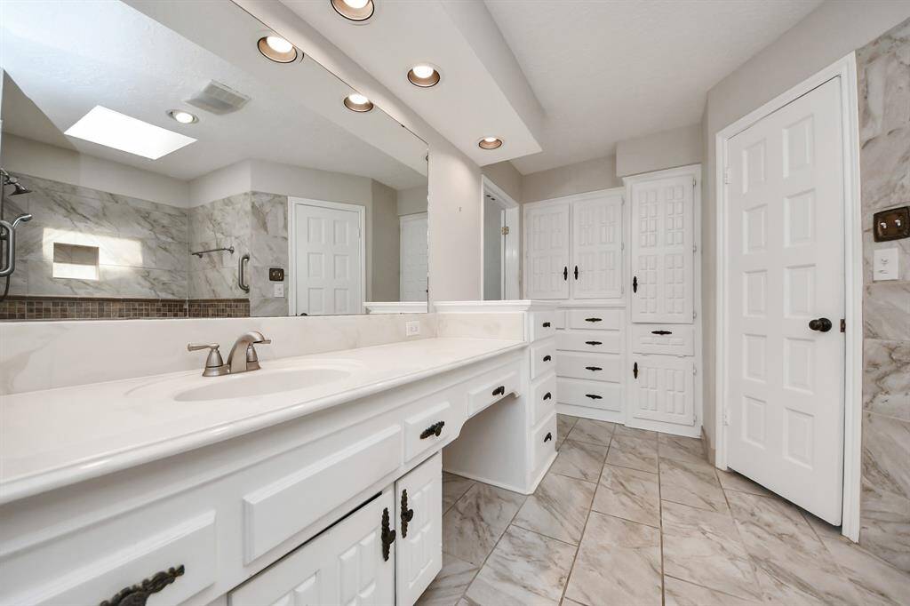 Additional built-in drawers and cabinets provide even more storage options, ensuring all your needs are met in keeping the space organized and clutter-free.