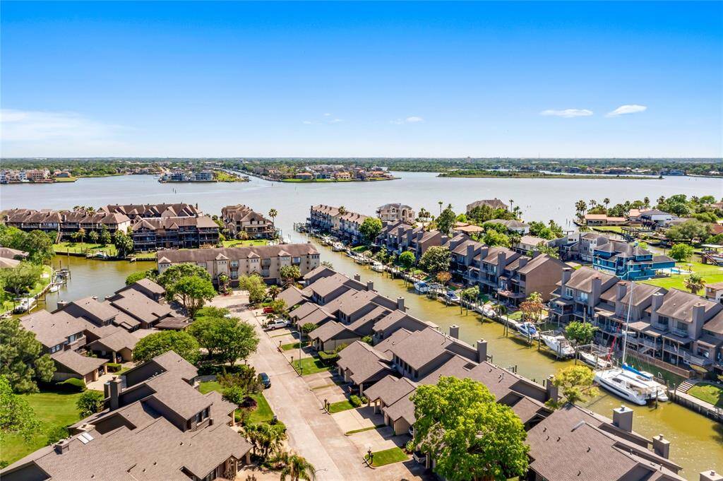 You can be to the Kemah channel in 5 minutes.