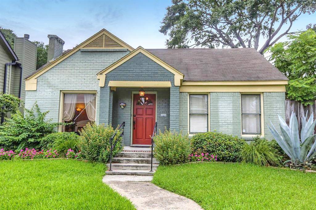 Charming bungalow on tree lined street in historic Richwood Place neighborhood. Tons of charm with two bedrooms plus sunroom, one bath. Original hardwood floors, high ceilings, crown molding, new countertops in the kitchen. Backyard with deck and garden space. **Guest Apartment** Additional one bedroom apt with full kitchen and bath. W/D connections both in the home and in the garage. Enjoy all that Montrose has to offer with restaurants, cafes and shops within blocks. THIS GUEST APARTMENT HAS LEASED FOR $1