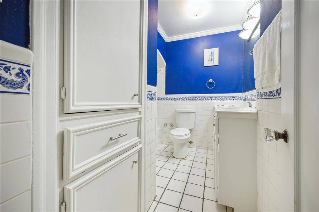 Another view of the bath.