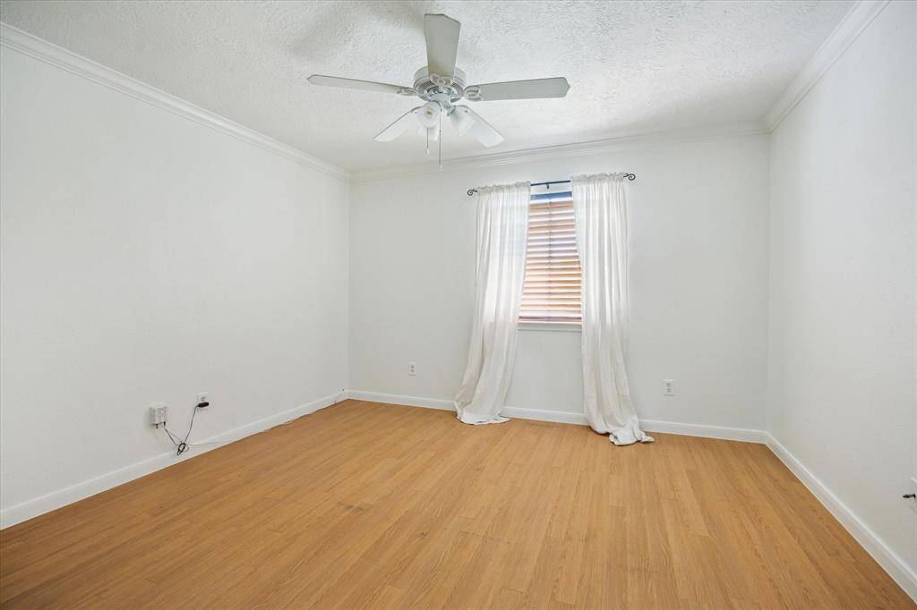 guest apartment bedroom.