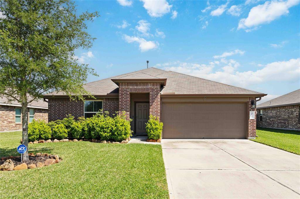 Nestled in the peaceful and family-friendly Sunset Crossing subdivision. The home features a classic red brick façade, providing timeless curb appeal and durable construction.