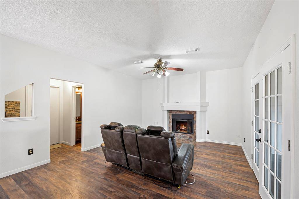 Den Fire Place