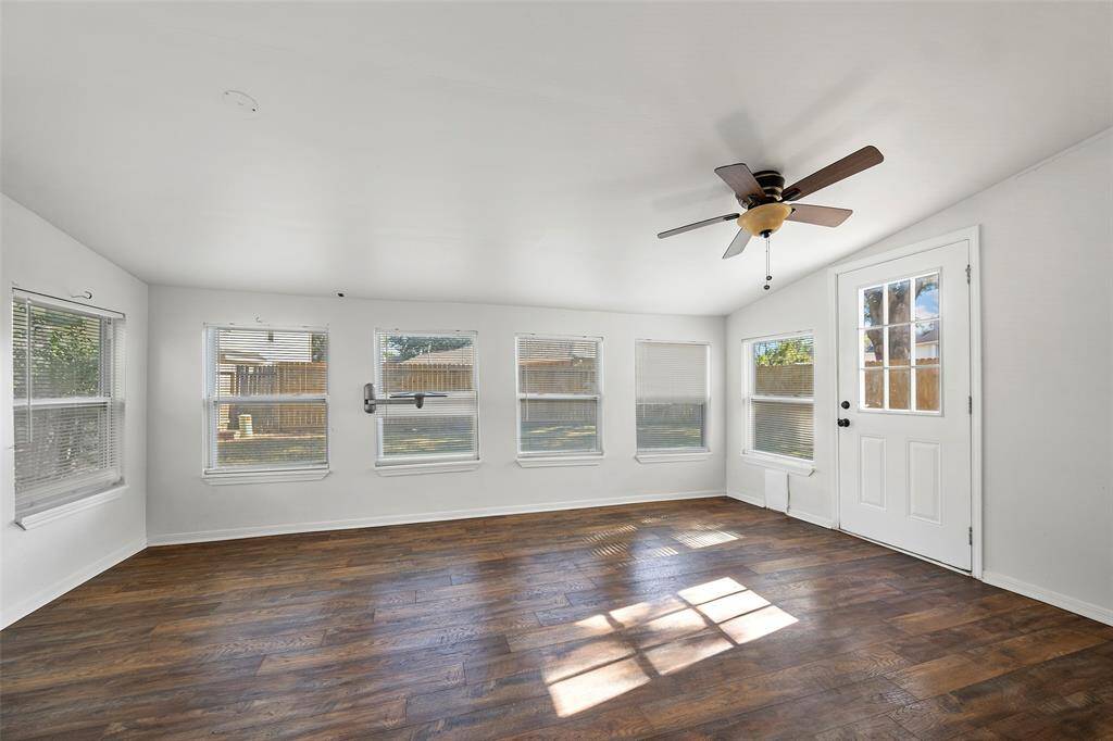 Enclosed Patio 6 windows 2 Doors