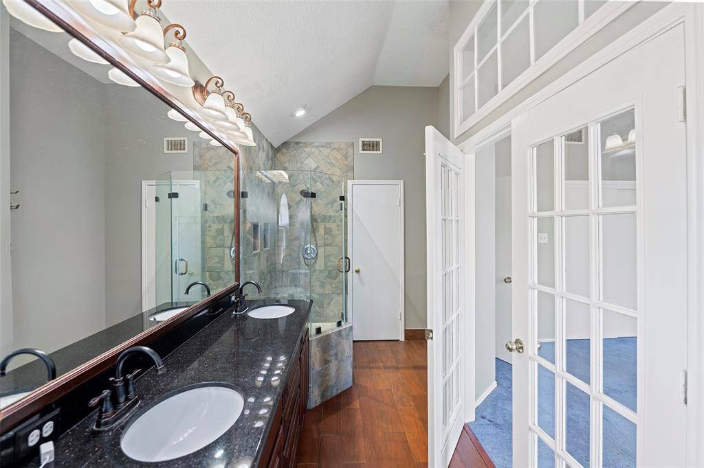En Suite Bath w Shower French Doors