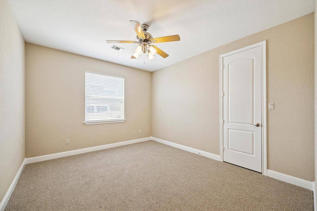 Second bedroom ensuite.