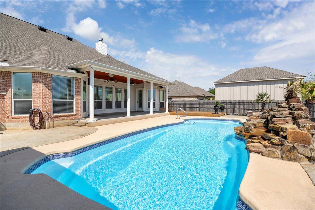 This spectacular pool is nearly the width of your house!