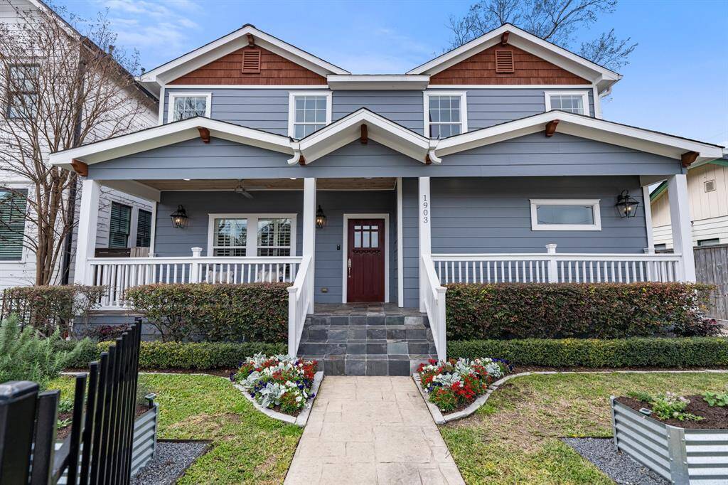 Charming Craftsman-inspired home with timeless curb appeal, nestled in a one of Houston's most sought-after neighborhoods. Featuring a welcoming front porch, lush landscaping, and a private gated entry, this home offers the perfect blend of classic charm and modern convenience. Enjoy easy access to local parks, top dining destinations, and vibrant community hotspots.