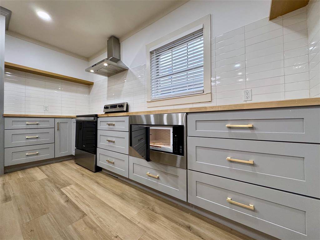 There's no shortage of storage in this kitchen, including plenty of soft close drawers.