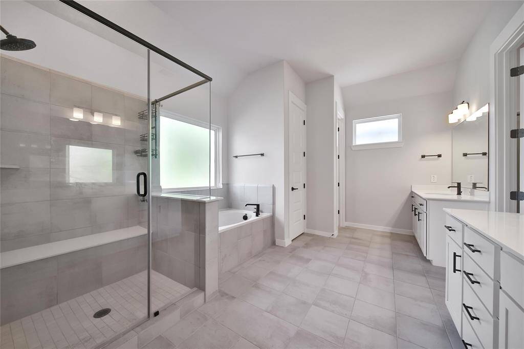 View of primary bathroom :2.