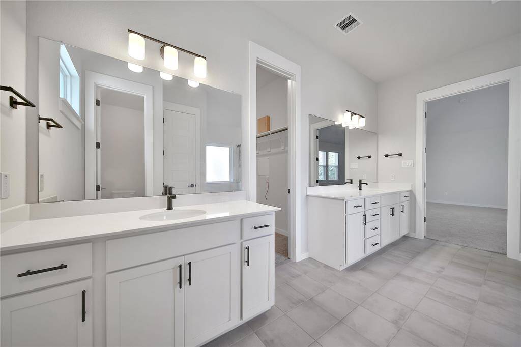 View of primary bathroom :3.