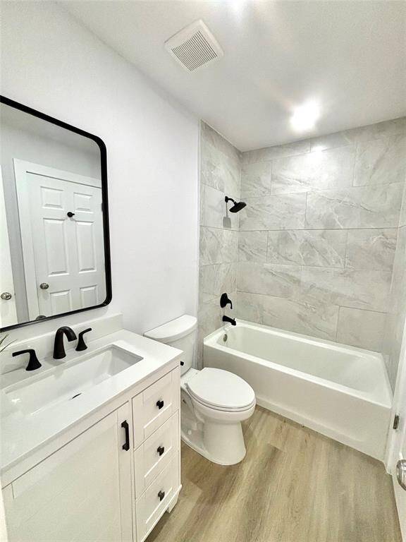 Upstairs Primary/Guest Bath