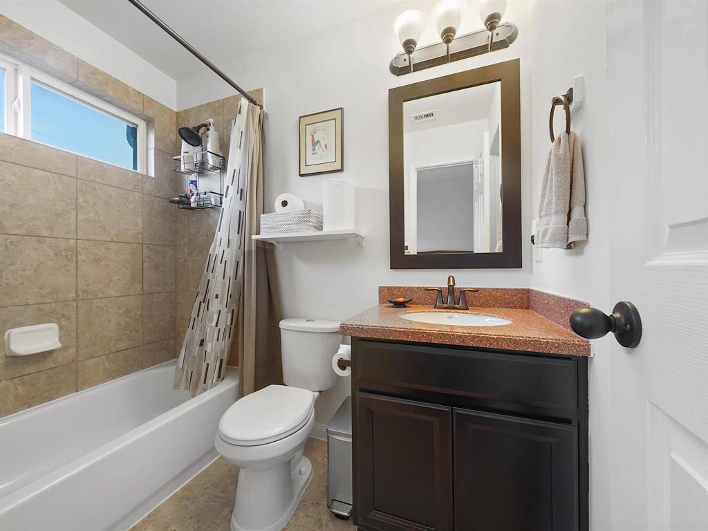 Ensuite bathroom!