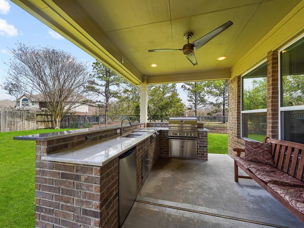 Outdoor kitchen!