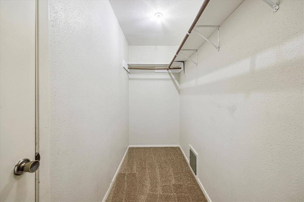 Large closet is a must!