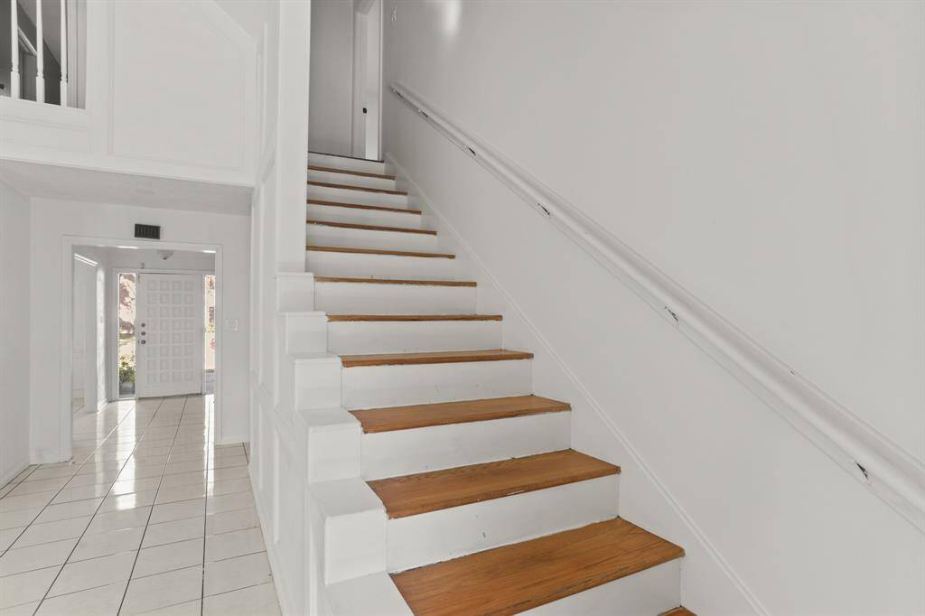 Discover the stunning secondary bedrooms on the second floor, where style and comfort meet.
