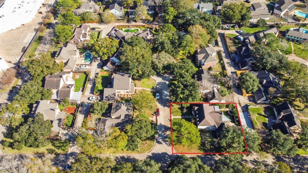 Nottingham community is conveniently located near several local shops, Great Southwest Equestrian Center and the Energy Coorridor.