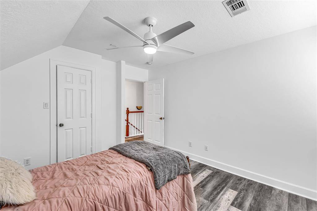 Upstairs secondary room