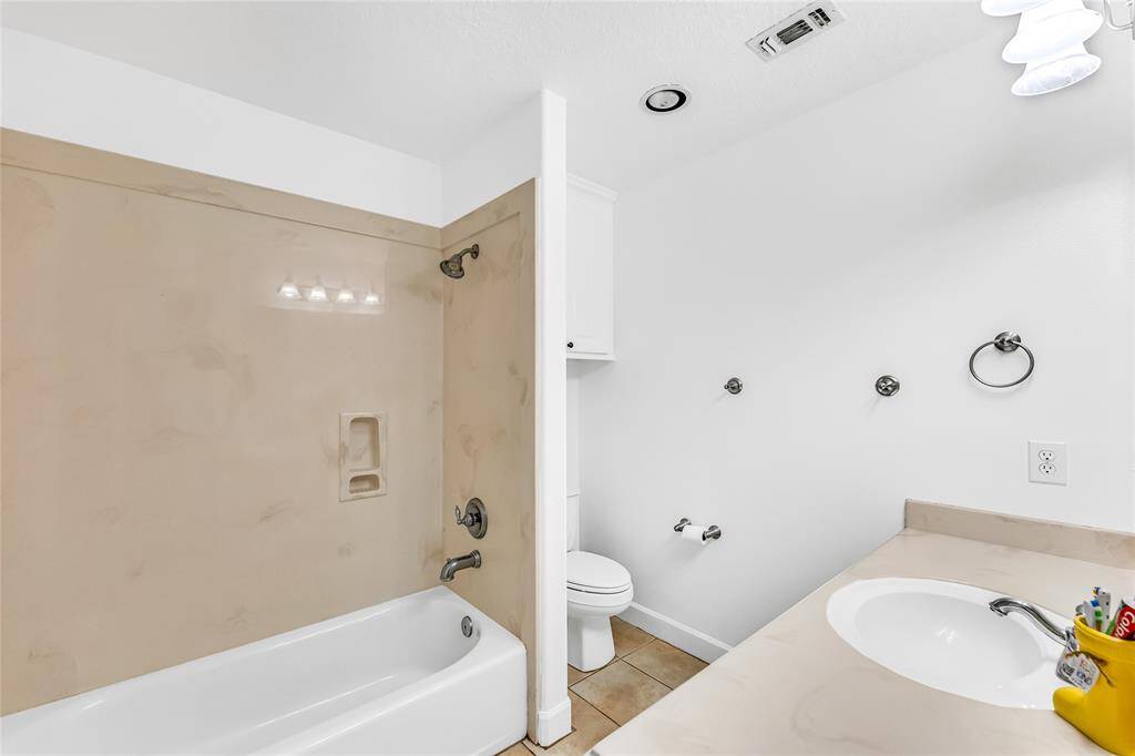 Upstairs secondary bathroom