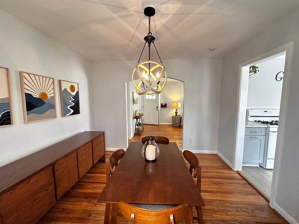 Dining Room flow leads directly into the kitchen through passage at right.