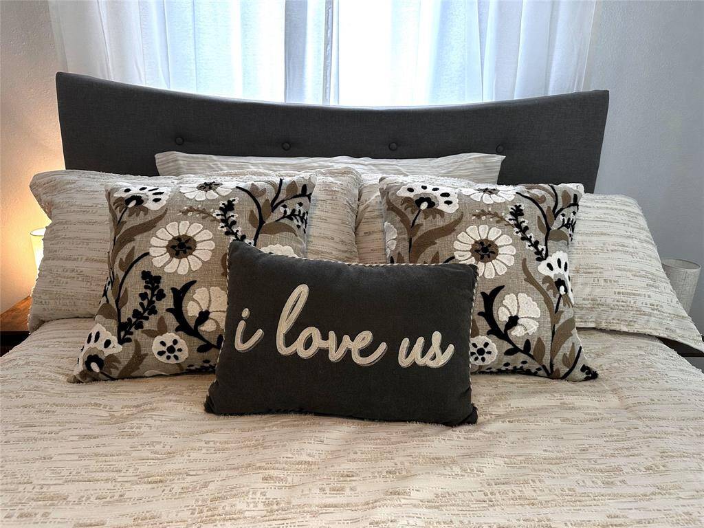 Just unpack and enjoy island life nestled under the freshly replaced linens.