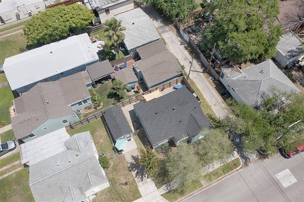 A birds eye view from over the home showing the short drive to the beach. This home is perfect a young family or a rental investment property or a weekend home to get away from the city. Welcome home to coastal living.