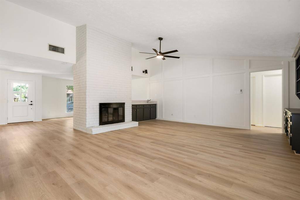 Spectacular tall ceilings and natural light.
