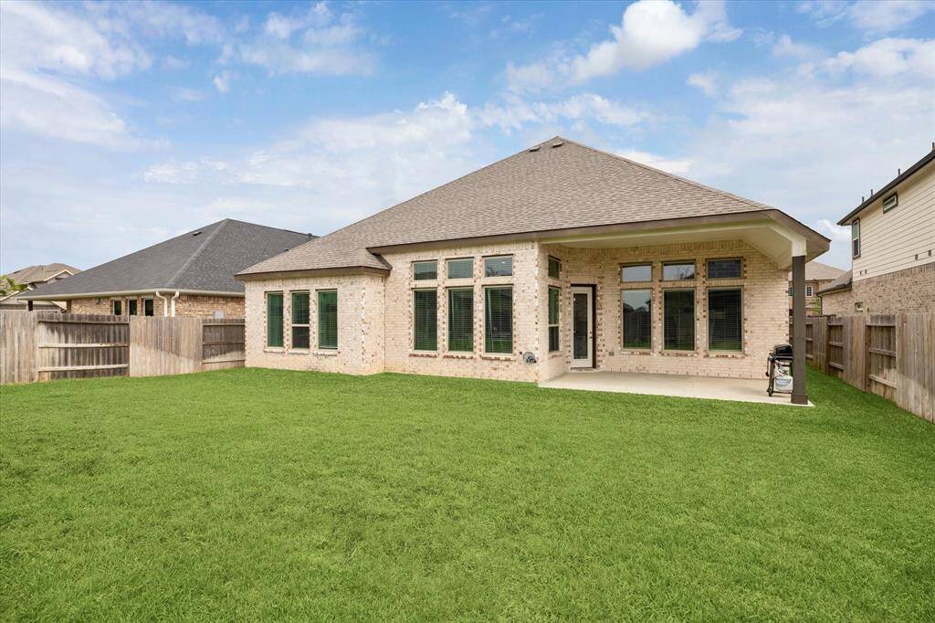 Fabulous covered porch and large backyard!