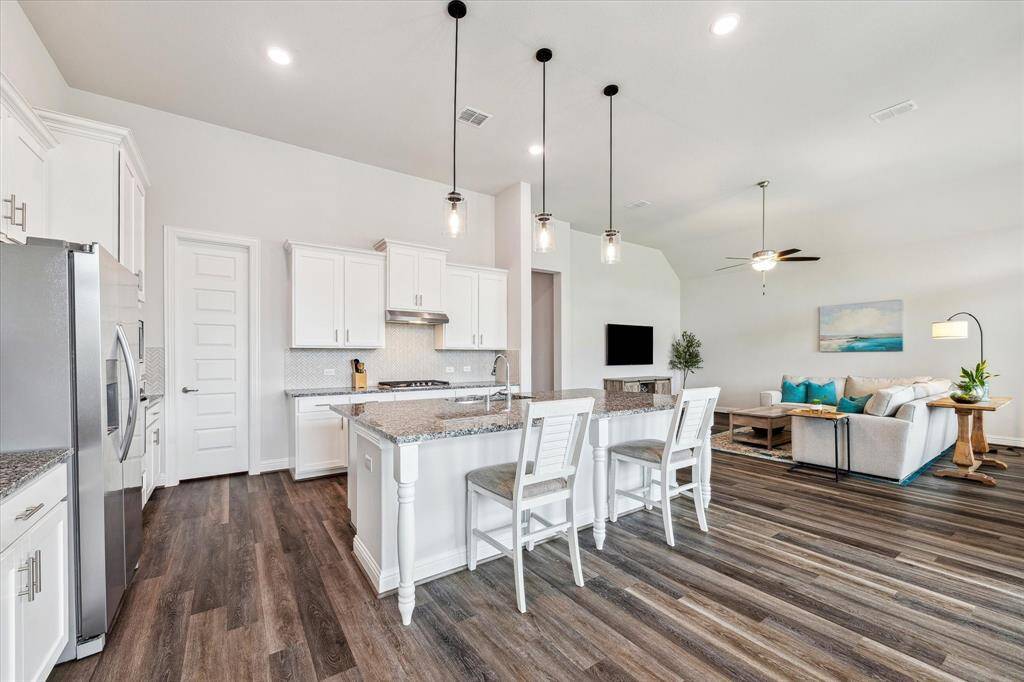 Kitchen & Living Area