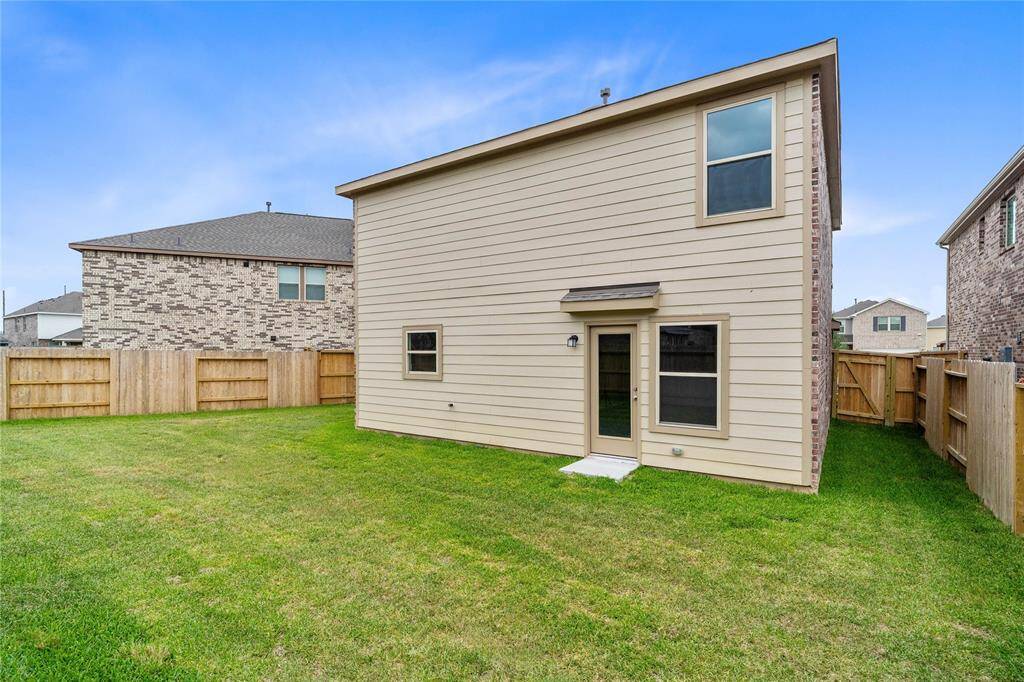 Come and see this spacious backyard with covered patio. There is plenty of room for the kids to play and adults to relax! Perfect for your outdoor living space, patio furniture, bbq pit, and so much more. The possibilities are endless!
