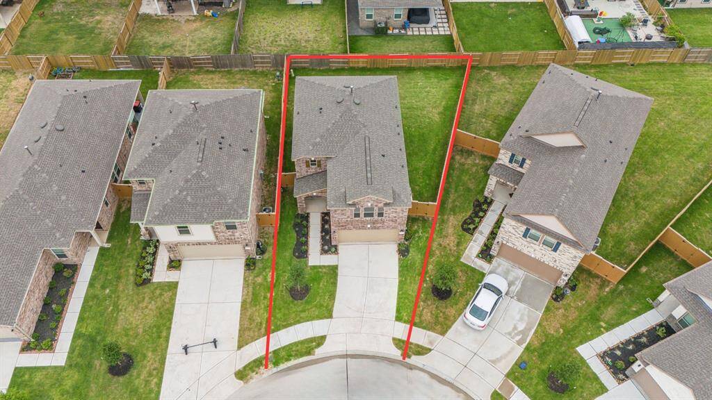 Amazing aerial shot of this gorgeous KB Home home situated on a CUL-DE-SAC LOT with lush landscaping, and well manicured lawns.