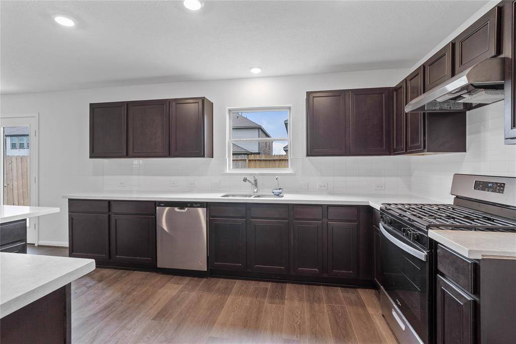 This kitchen is by far any chef’s dream! This spacious kitchen features high ceilings, recessed lighting, Woodmont Belmont Flat Panel cabinets, Silestone countertops, Whirlpool stainless steel appliances, modern tile backsplash, and extended counter space for breakfast bar, all overlooking your huge family room.