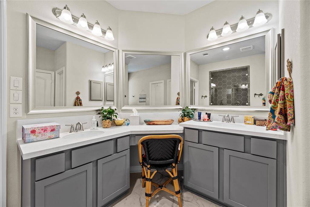 Double sinks in Primary Bathroom