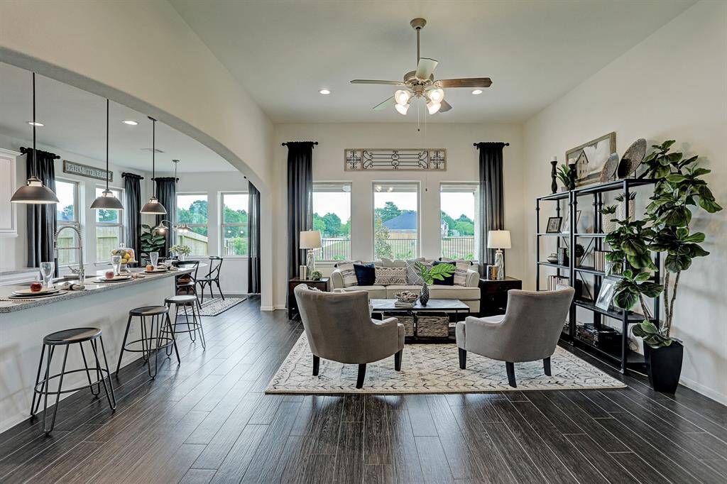 Open floorplan (*Photo not of actual home and used for illustration purposes only.)
