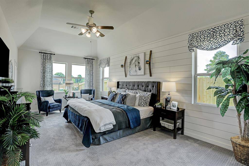 Spacious owner's suite (*Photo not of actual home and used for illustration purposes only.)
