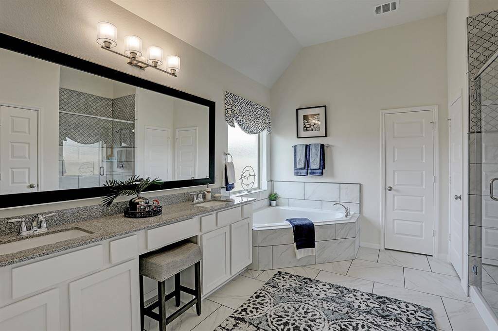 Double sinks in owner's bath (*Photo not of actual home and used for illustration purposes only.)