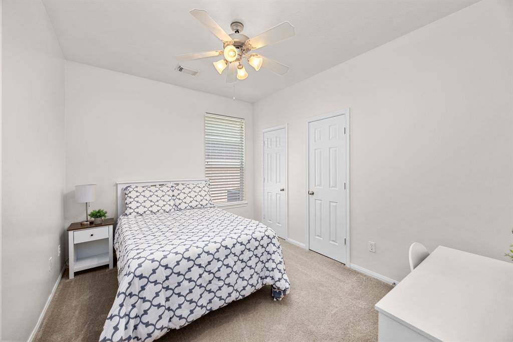 Spacious laundry room.