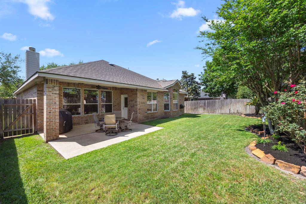 Central Park is walking distance and  homes one of 6 pools that Fairfield offers.