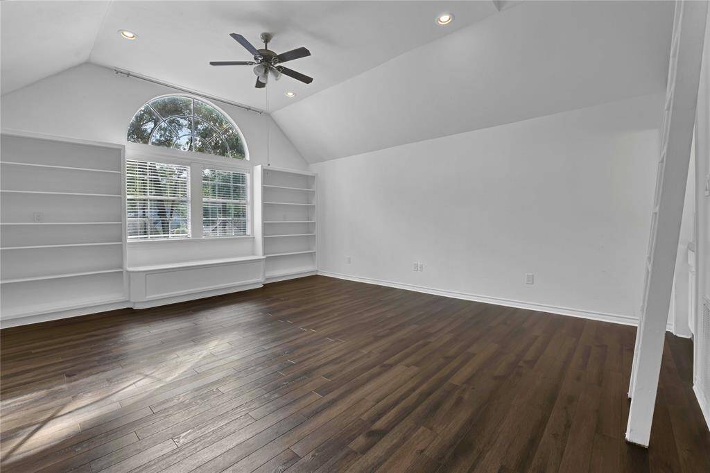 Upstairs media room / home school room / 5th bedroom