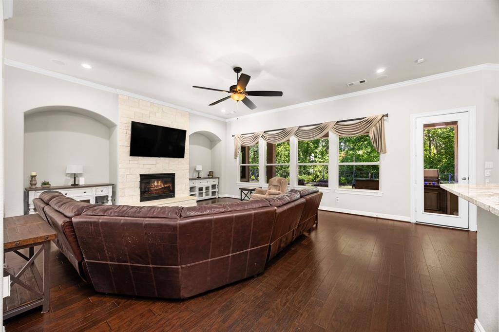 The family room and kitchen boast an open airy concept that is perfect for both easy living and wonderful entertaining. And it offers plenty enough space for everyone!